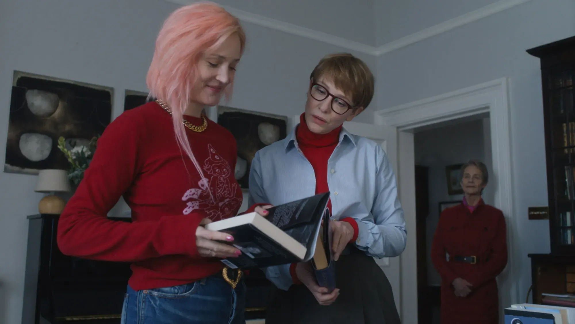 Unraveling Familial Bonds in Jim Jarmusch's "Father Mother Sister Brother"