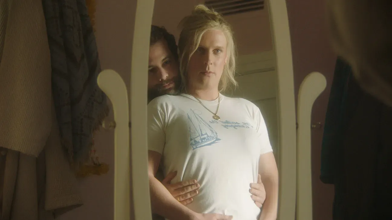 Exploring Volatile Friendships and Relationships in "Erupcja"