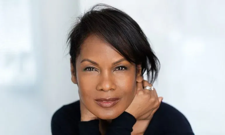 Bestselling Author Robinne Lee Set to Launch New Novel "Crash Into Me"