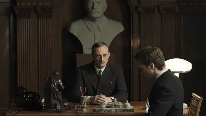 Two Prosecutors: A Gripping Tale of Soviet Tyranny