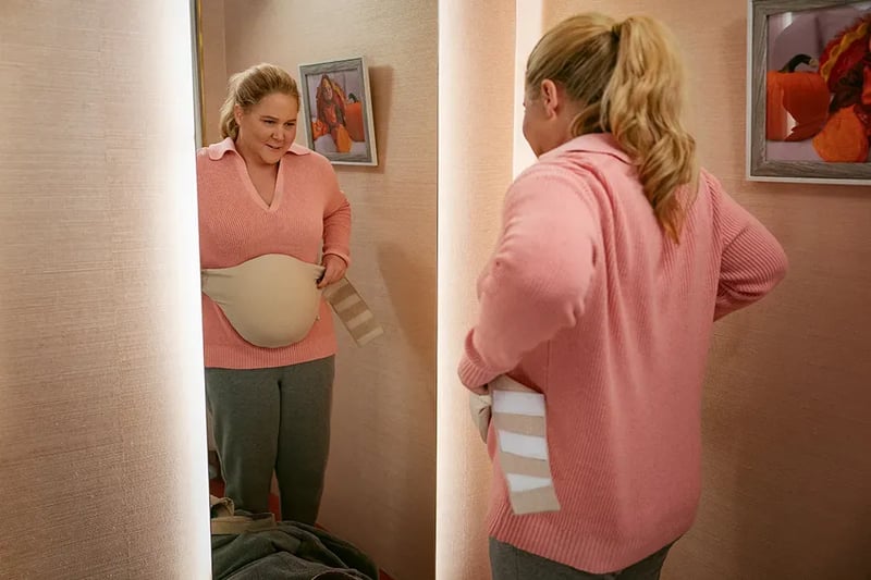 Amy Schumer Dazzles in "Kinda Pregnant"