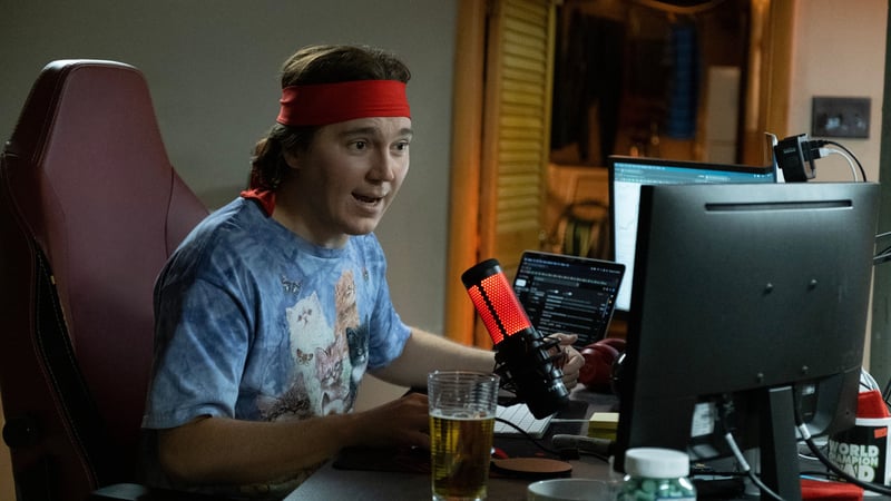 Dumb Money (2023) - Movie Review